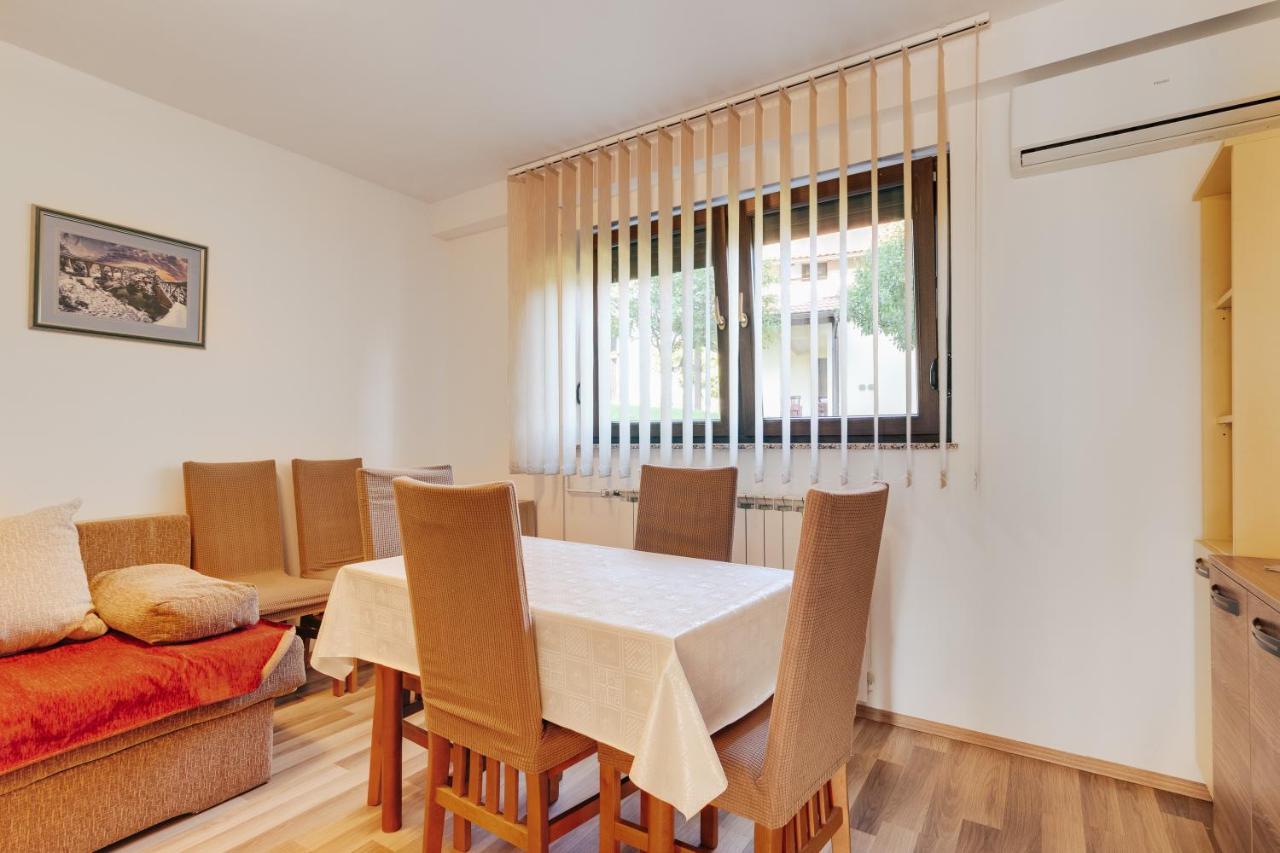 Apartments Lucija สลูน ภายนอก รูปภาพ