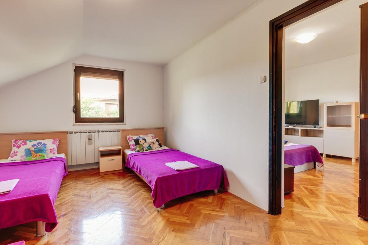 Apartments Lucija สลูน ภายนอก รูปภาพ