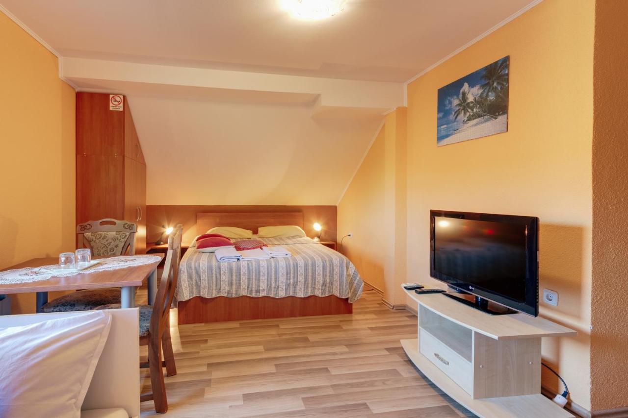 Apartments Lucija สลูน ภายนอก รูปภาพ