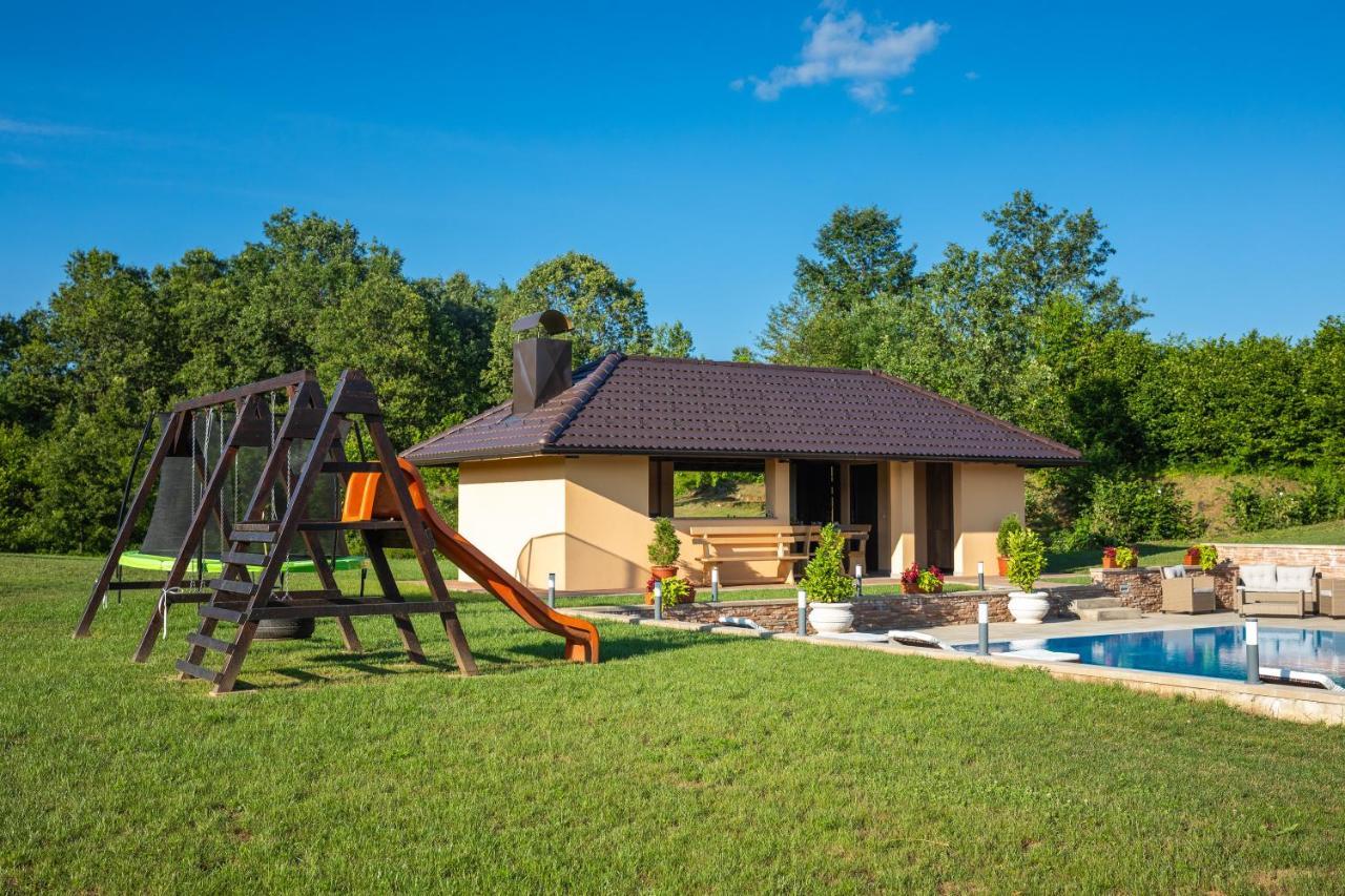 Apartments Lucija สลูน ภายนอก รูปภาพ