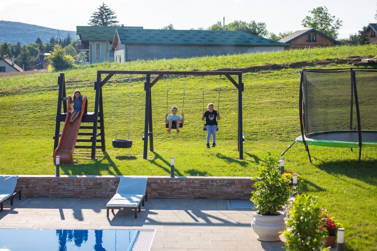 Apartments Lucija สลูน ภายนอก รูปภาพ